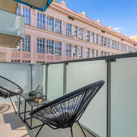 Lam Fuchsia Ac-balcony *