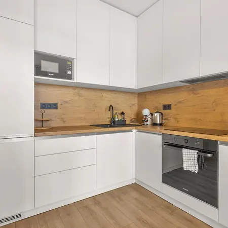 Lam Fuchsia Ac-balcony Bratysława