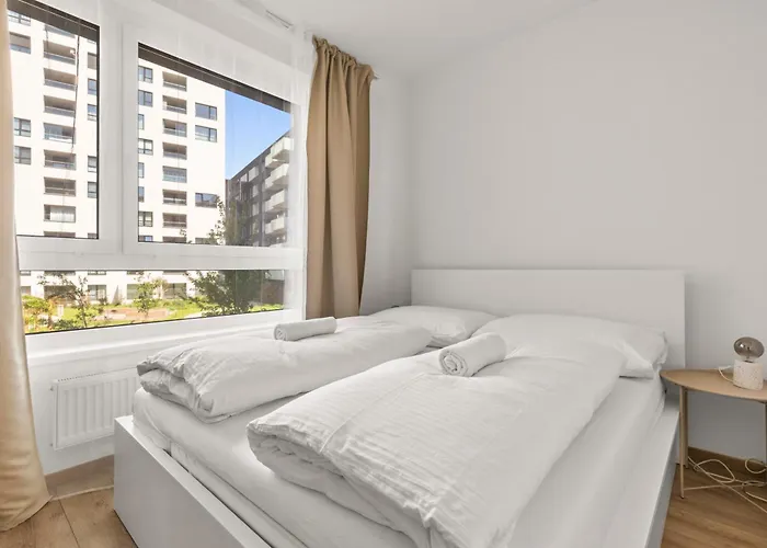 Lam Fuchsia Ac-balcony Apartment