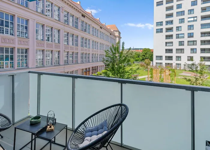 Lam Fuchsia Ac-balcony Apartment *