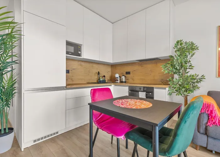 Lam Fuchsia Ac-balcony Apartment *