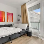 Lam Fuchsia Ac-balcony *