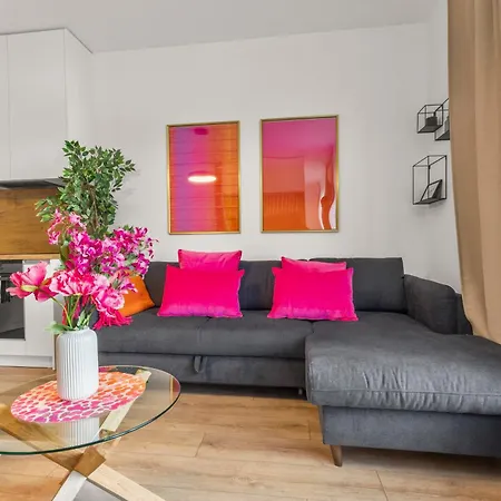 Lam Fuchsia Ac-balcony Διαμέρισμα Μπρατισλάβα