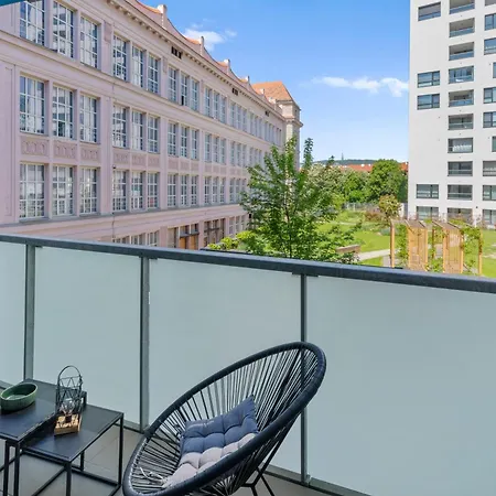 Lam Fuchsia Ac-balcony Daire *