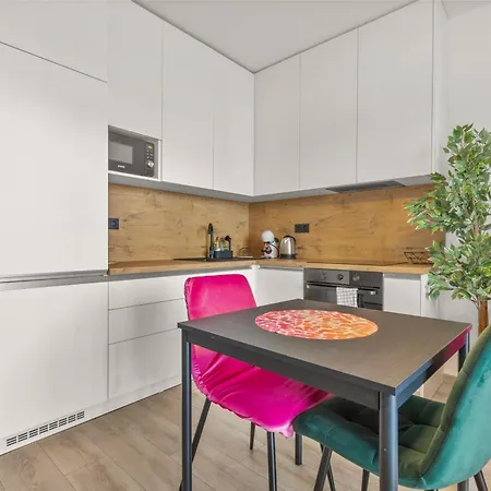 Lam Fuchsia Ac-balcony Daire *