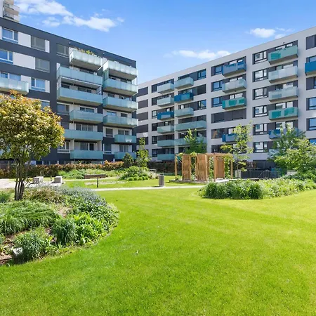 Lam Fuchsia Ac-balcony *